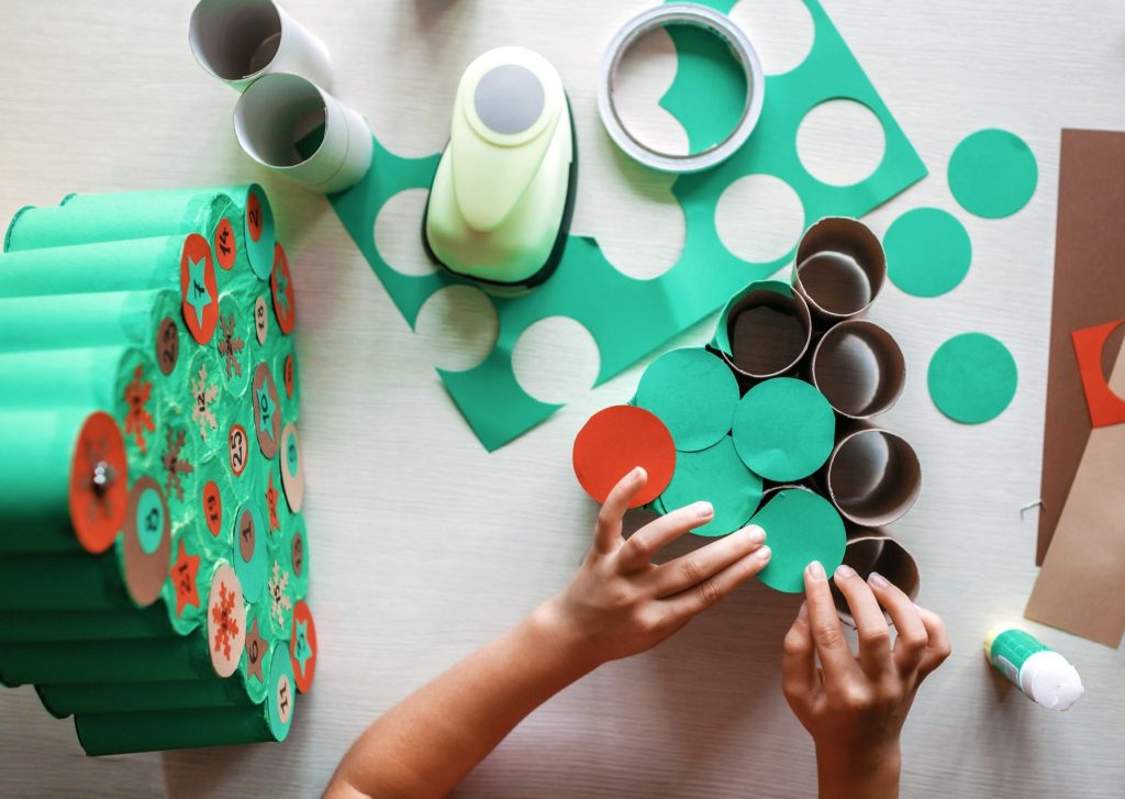 Wie kann man DIY Kunst Projekte mit recycelten Materialien gestalten?